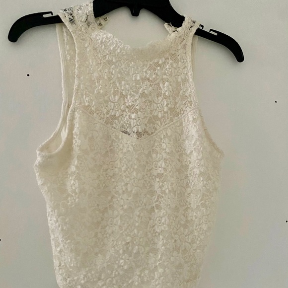 Abercrombie & Fitch Tops - Very cute floral white crop top